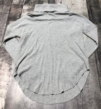 Load image into Gallery viewer, Tna light grey turtleneck long sleeve - Hers size XS
