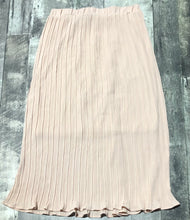 Load image into Gallery viewer, Adrianna Papell light pink skirt - Hers size M

