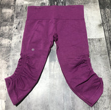 Load image into Gallery viewer, lululemon purple capri leggings - Hers size 6
