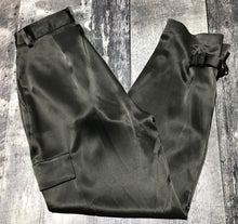 Load image into Gallery viewer, Babaton dark green high rise pants - Hers size 6
