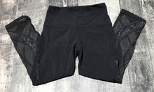 Load image into Gallery viewer, lululemon black cropped leggings - Hers size 4
