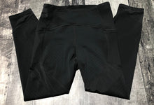 Load image into Gallery viewer, lululemon dark grey cropped leggings - Hers size 6
