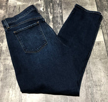 Load image into Gallery viewer, Joes blue mid rise tapered boyfriend jeans - Hers size 28
