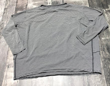 Load image into Gallery viewer, lululemon black/white long sleeve top - Hers size approx M
