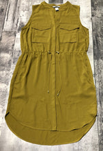Load image into Gallery viewer, H&amp;M green dress - Hers size 6
