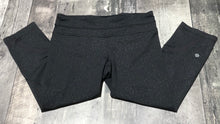 Load image into Gallery viewer, lululemon black capri leggings - Hers size 8
