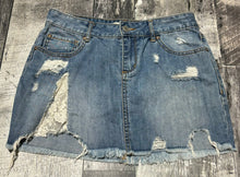 Load image into Gallery viewer, Garage light blue jean skirt - Hers size 5
