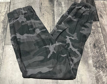 Load image into Gallery viewer, TNA dark grey/light grey camo pants - Hers size S
