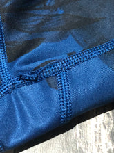 Load image into Gallery viewer, lululemon black/blue mid rise leggings - Hers size 4
