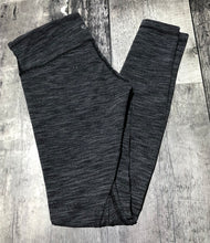 Load image into Gallery viewer, lululemon black/blue leggings - Hers size 6
