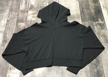 Load image into Gallery viewer, Babaton black crop hoodie - Hers size M
