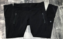 Load image into Gallery viewer, lululemon black leggings - Hers size 8
