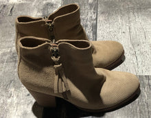 Load image into Gallery viewer, Guess beige booties - Hers size 7.5
