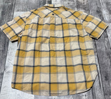 Load image into Gallery viewer, Prana yellow/cream button up - His size M
