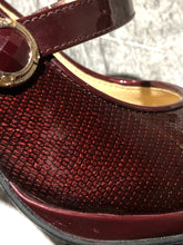 Load image into Gallery viewer, Arnold Churgin red heels - Hers size 6
