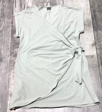 Load image into Gallery viewer, Smash + Tess mint green mid length dress - Hers size S
