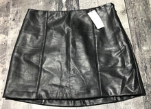Load image into Gallery viewer, Abercrombie &amp; Fitch black fake leather skort - Hers size 4
