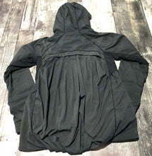 Load image into Gallery viewer, lululemon black light jacket - Hers size 6
