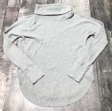 Load image into Gallery viewer, Tna light grey turtleneck long sleeve - Hers size XS
