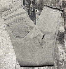 Load image into Gallery viewer, Citizens of Humanity light grey high rise skinny jeans - Hers size 24

