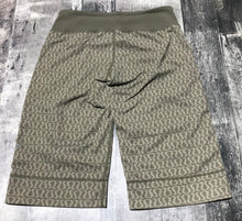 Load image into Gallery viewer, lululemon green capris - Hers size approx S
