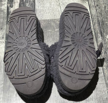 Load image into Gallery viewer, UGG grey purple fuzzy slip on sandals
