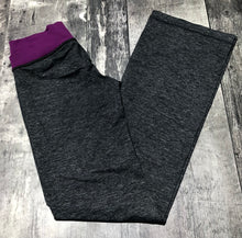 Load image into Gallery viewer, lululemon grey/purple flare low rise athletic pants - Hers size 4
