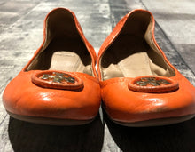 Load image into Gallery viewer, Tory Burch orange flats - Hers size 7.5
