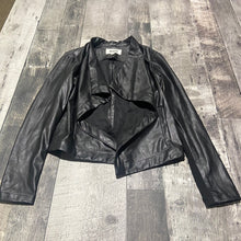 Load image into Gallery viewer, BB Dakota black jacket - Hers size S
