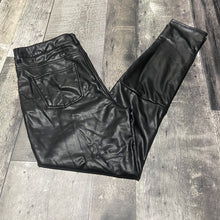 Load image into Gallery viewer, 7 For All Mankind black pants - Hers size M
