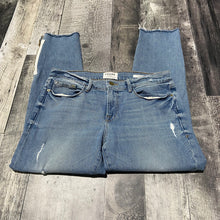 Load image into Gallery viewer, Frame blue jeans - Hers size 28
