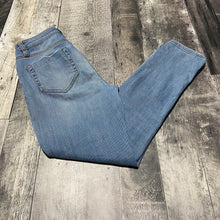 Load image into Gallery viewer, Sorrento blue jeans - Hers size 27
