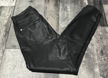 Load image into Gallery viewer, 7 for all mankind black pants - Hers size 27
