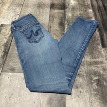 Load image into Gallery viewer, AG blue jeans - Hers size 25
