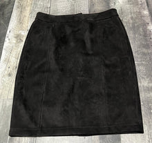 Load image into Gallery viewer, Vero Moda black skirt - Hers size L
