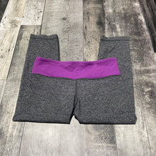 Load image into Gallery viewer, Lululemon grey/purple capris - Hers size 6
