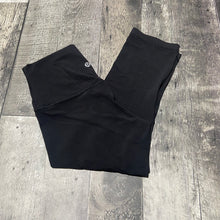 Load image into Gallery viewer, Lululemon black capris - Hers no size approx
