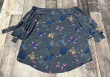 Load image into Gallery viewer, Babaton navy/multi blouse - Hers size S
