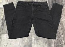 Load image into Gallery viewer, Joe’s black jeans - Hers size 27
