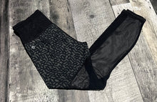 Load image into Gallery viewer, lululemon black/grey leggings - Hers size 4
