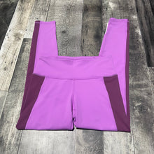 Load image into Gallery viewer, Under Armour purple/white pants - Hers size M
