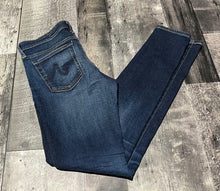 Load image into Gallery viewer, AG blue jeans - Hers size 27
