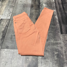 Load image into Gallery viewer, 7 For All Mankind orange/pink pants - Hers size 26

