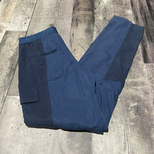 Load image into Gallery viewer, BCBG blue pants - Hers size XXS
