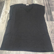 Load image into Gallery viewer, Wilfred black shirt - Hers size XS
