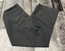 Load image into Gallery viewer, The North Face grey capris - Hers size 4
