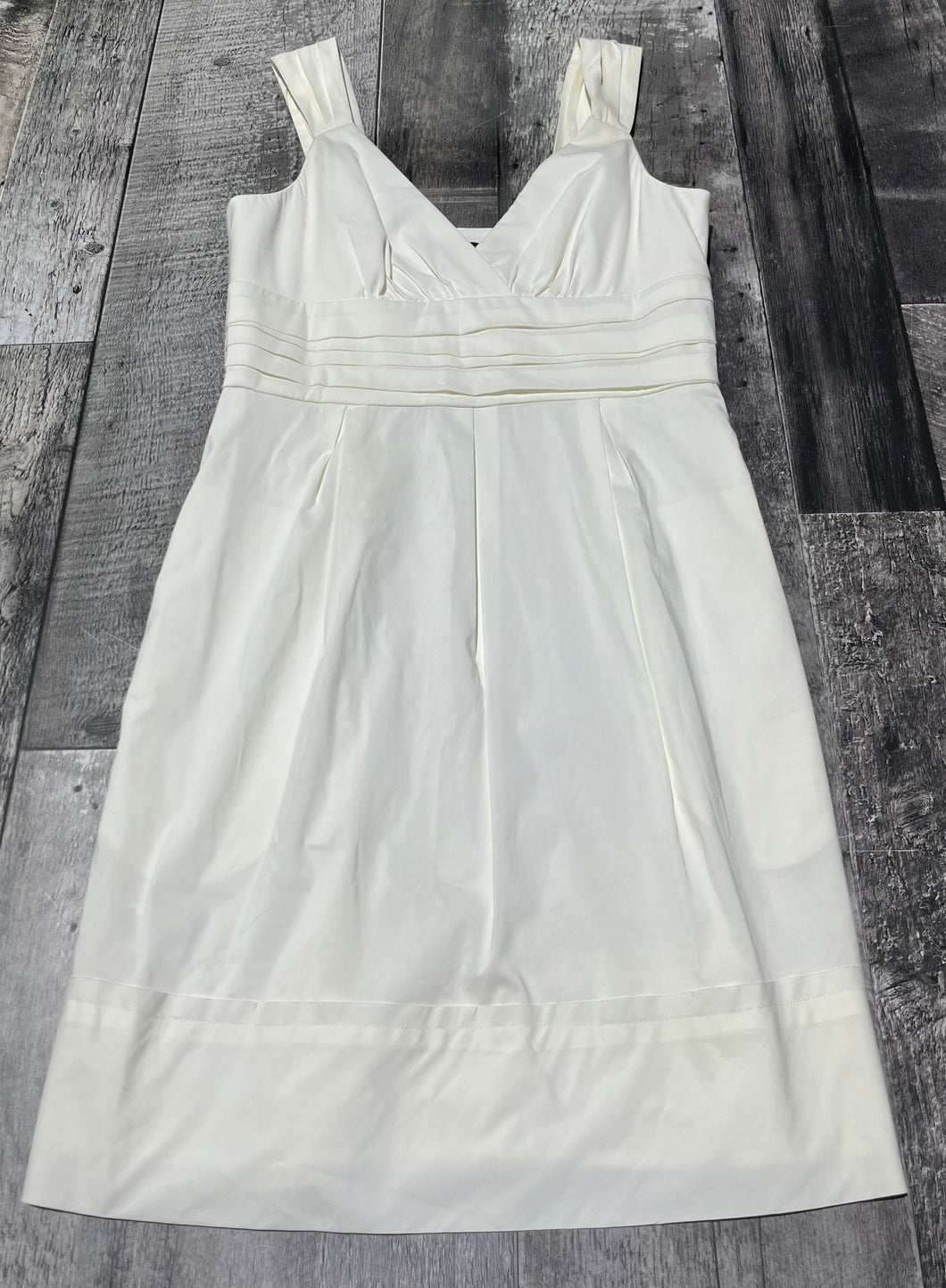 BCBG white dress - Hers size 4