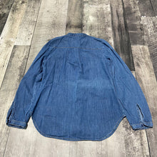 Load image into Gallery viewer, HOBBS blue shirt - Hers size 4
