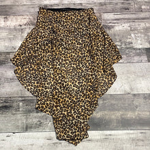 Load image into Gallery viewer, Guess brown leopard print skirt - Hers size 10
