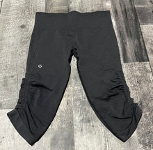Load image into Gallery viewer, lululemon dark grey capris - Hers size approx S

